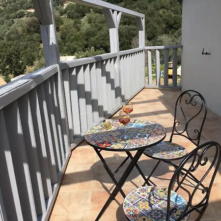 Alojamento de Acomodação e Pequeno-almoço Casa Basgiu, Avec Balcon