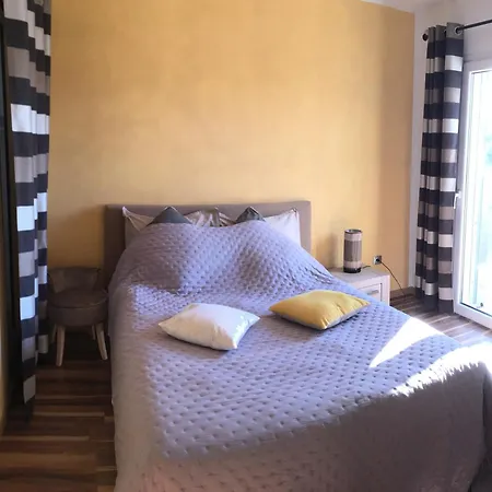 Alojamento de Acomodação e Pequeno-almoço Casa Basgiu, Avec Balcon Zilia