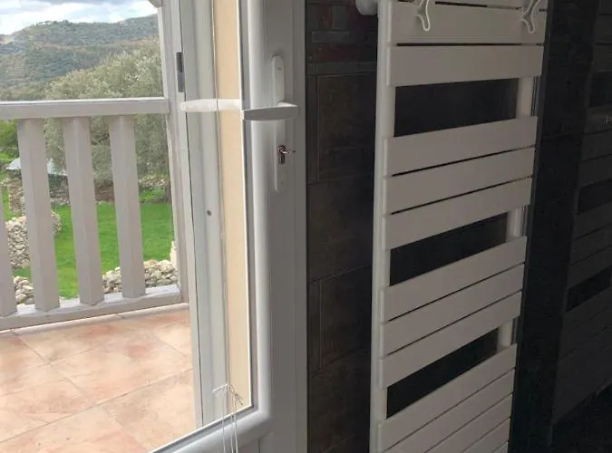 Casa Basgiu, Avec Balcon Couette-café